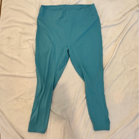 Fabletics Yitty Plus Size Anywhere Motion 365 High Waisted Leggings in Maui Blue - Picture 3 of 5